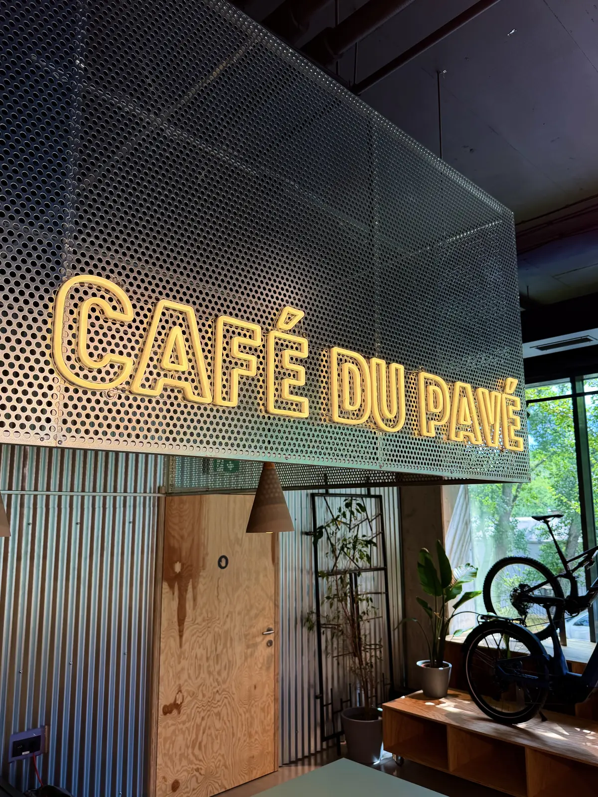 Neon Café du Pavé Velocity – Projekt von Neonworld