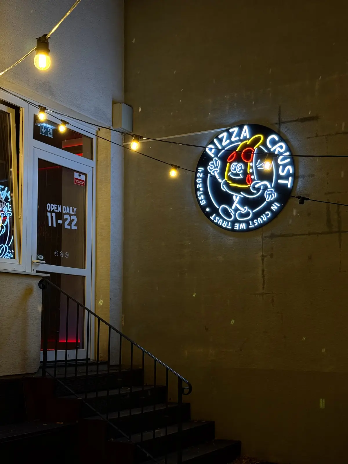 Neon Pizza Crust – 2 – Projekt von Neonworld
