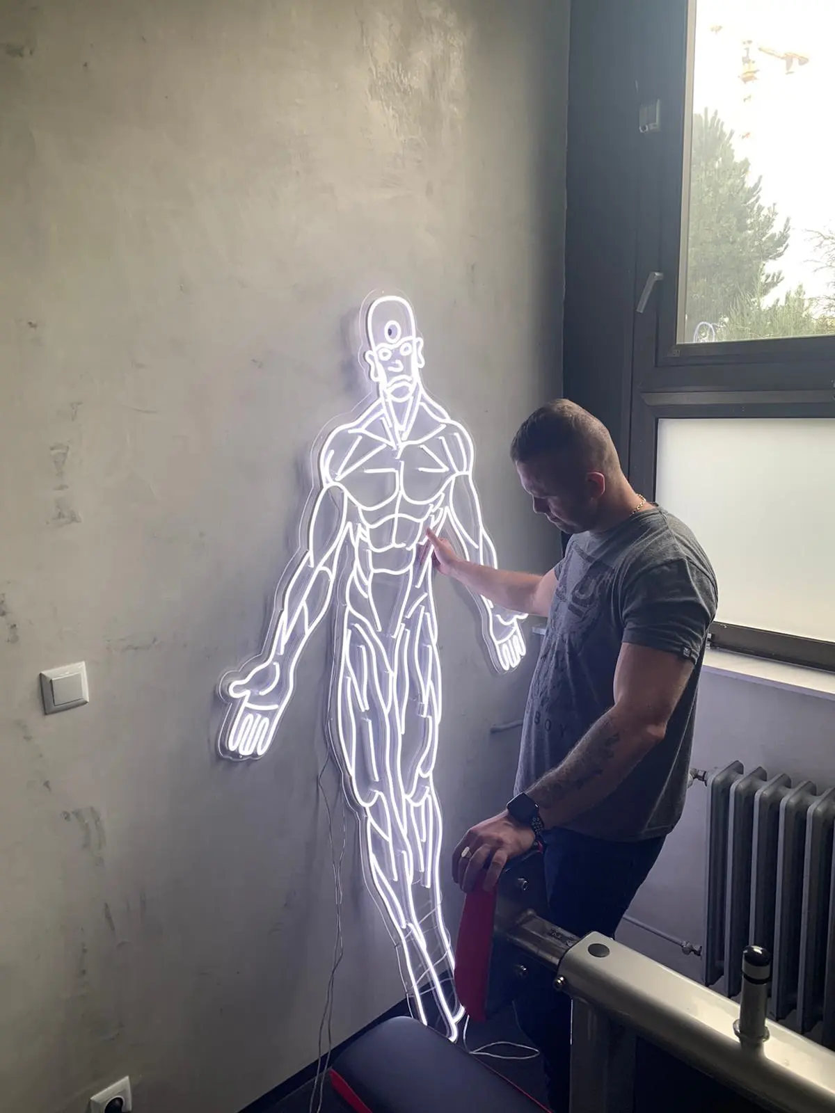 Neon-Silhouette einer Figur – Projekt von Neonworld
