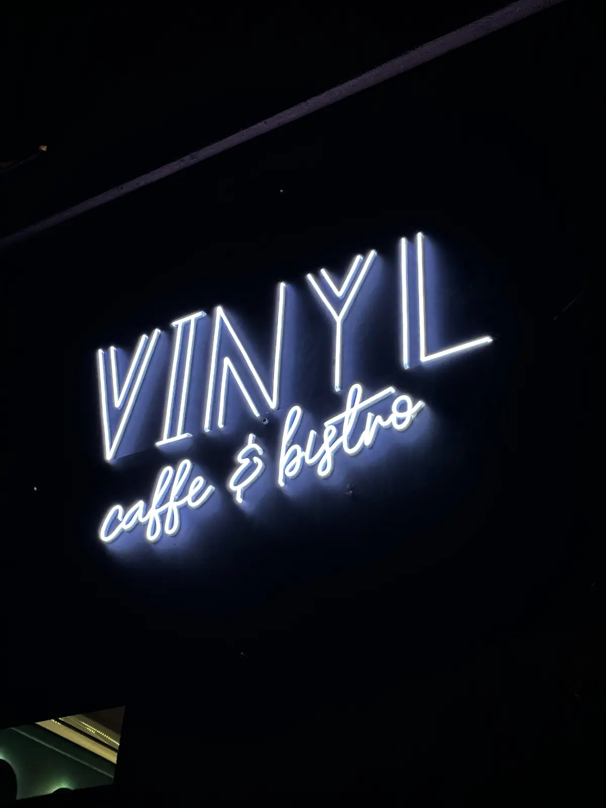 Neon Vinyl Caffe & Bistro – Projekt von Neonworld