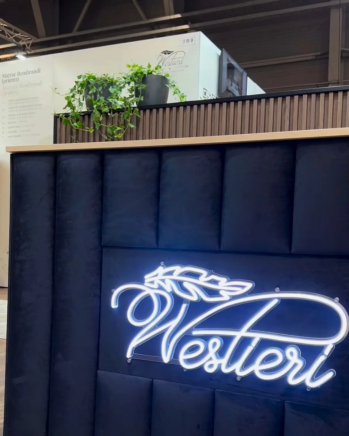 Neon-Logo Westieri auf der Messe – Projekt von Neonworld