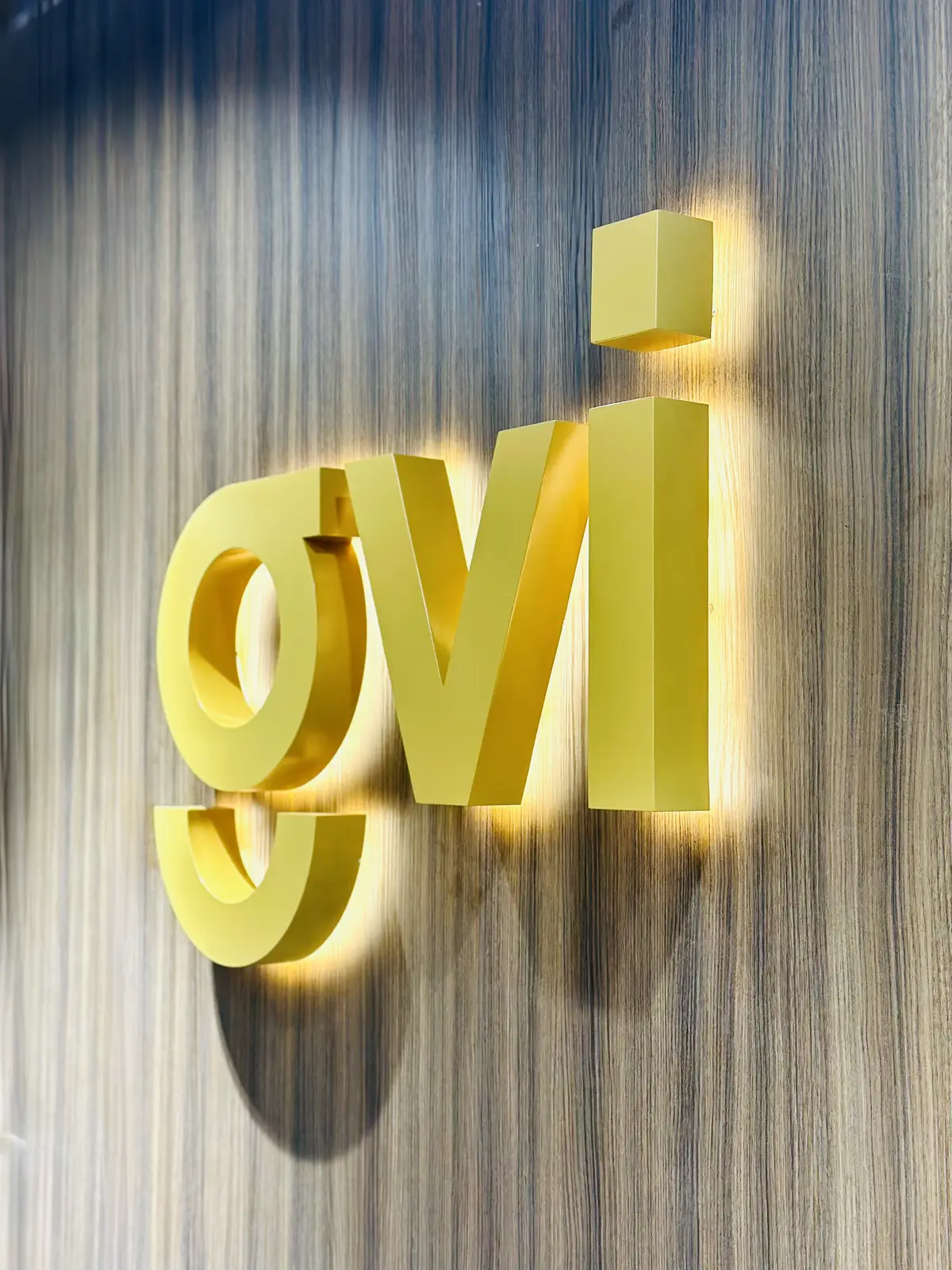3D-Buchstaben GVI – Innenbereich – Projekt von Neonworld