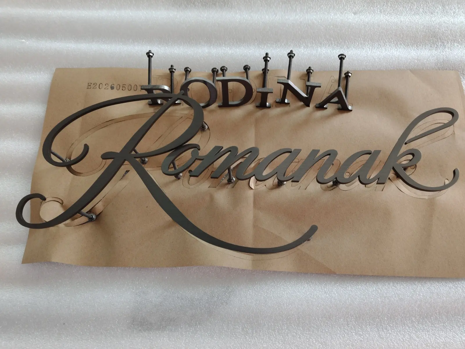 Metallschrift Hodina Romanak – Projekt von Neonworld
