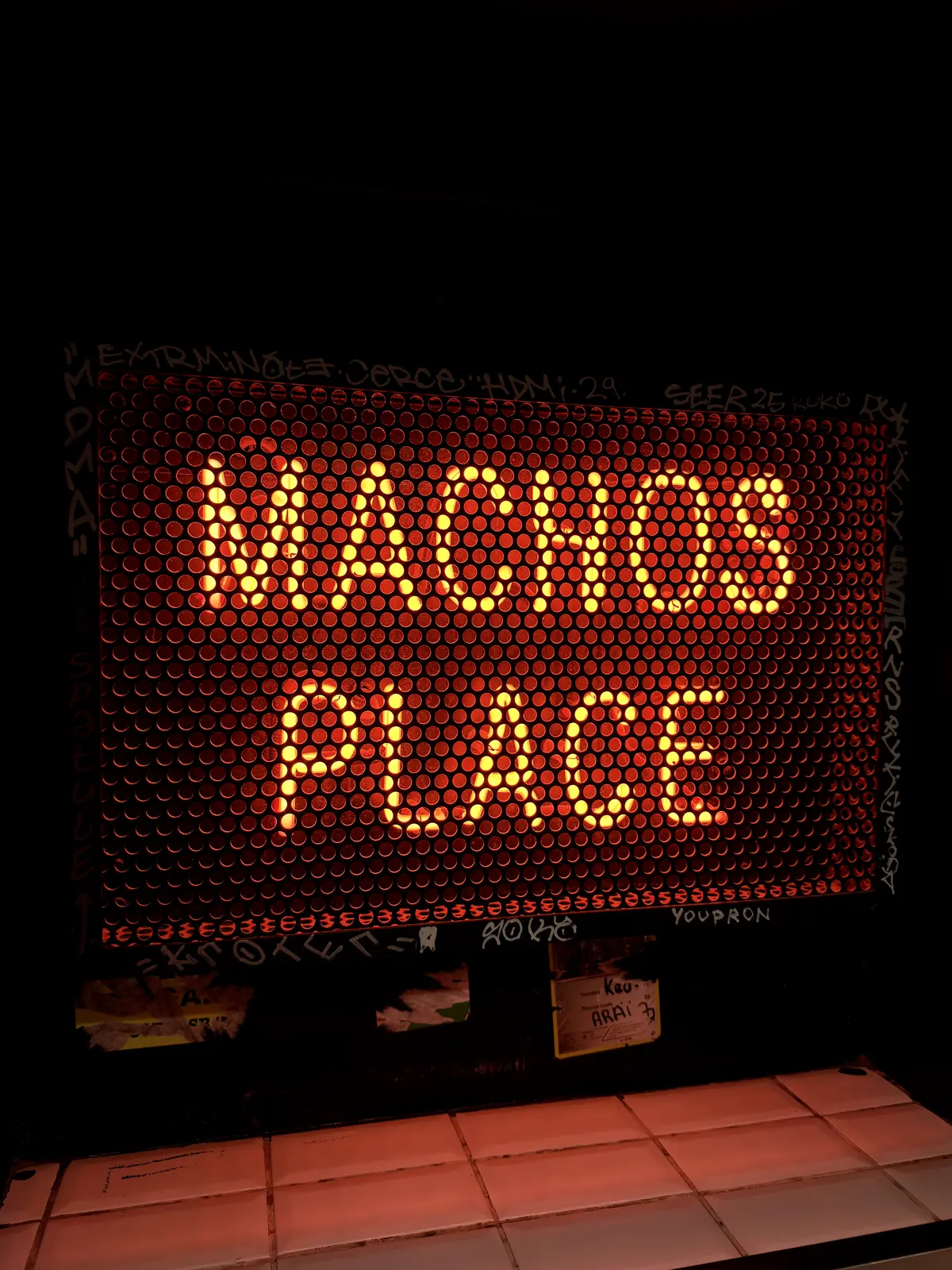 Glühbirnen-Leuchtschild Machos Place – Projekt von Neonworld