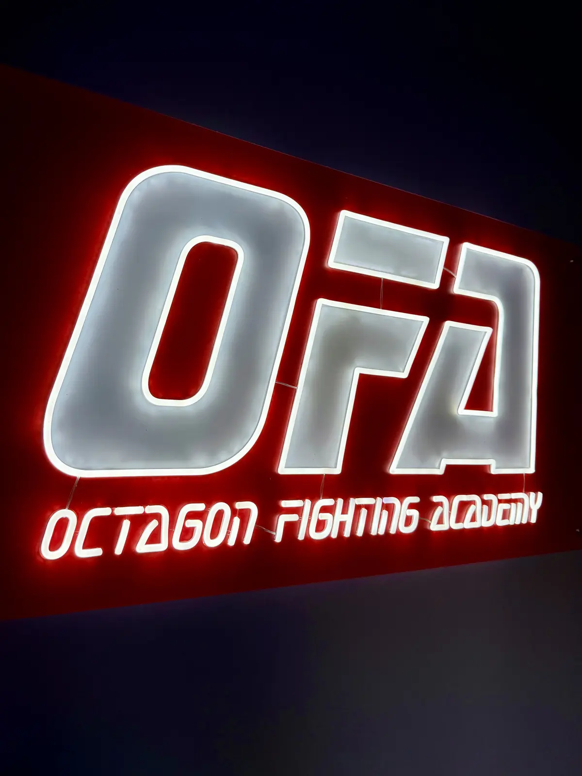 Leuchtreklame OFA – Octagon Fighting Academy – Projekt von Neonworld