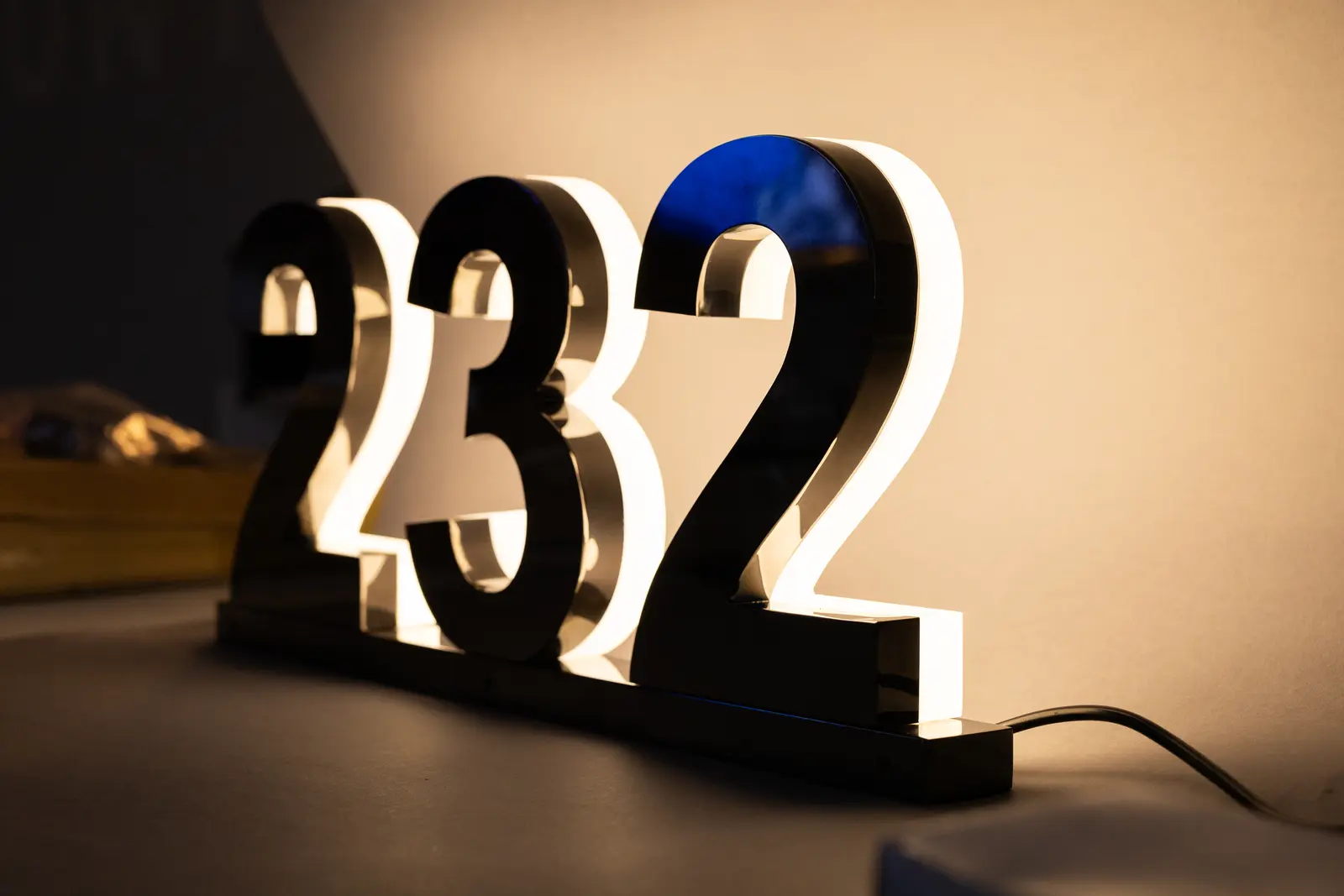 Hinterleuchtete Ziffern 232 – Projekt von Neonworld